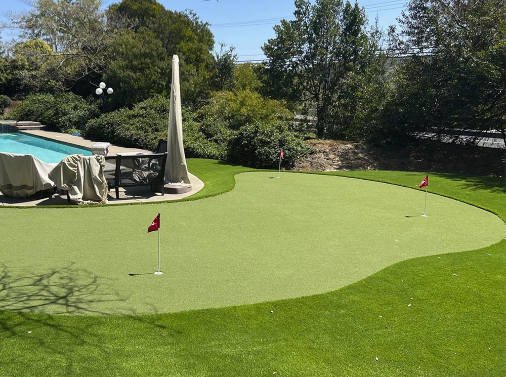 Artificial or Synthetic Grass Putting Green Installation. Perfect your golf game playing in your own artificial synthetic putting green field at home. Any size, any quantity of holes, any shape...