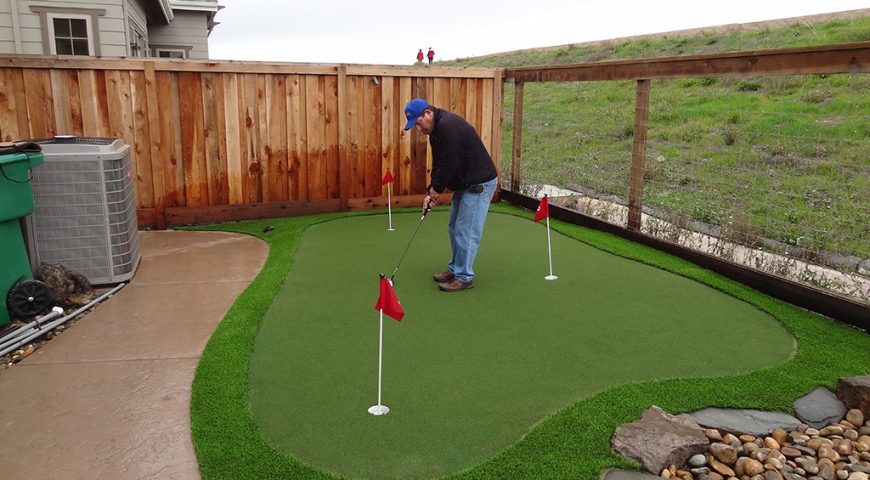 Synthetic grass for putting green areas in Oakland, CA