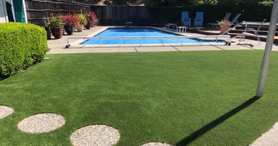 artificial-grass-california-pool