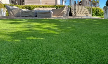 Year-Round Greenery: The Benefits of Artificial Grass in High-Traffic Areas